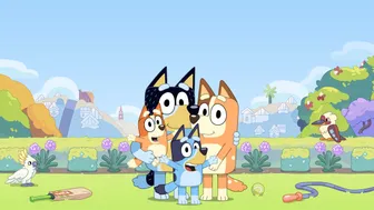 Bluey's family in the yard